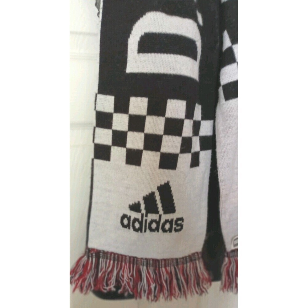 DC United Adidas Scarf Honeycomb Fan Black Red Reversible - Picture 6 of 6
